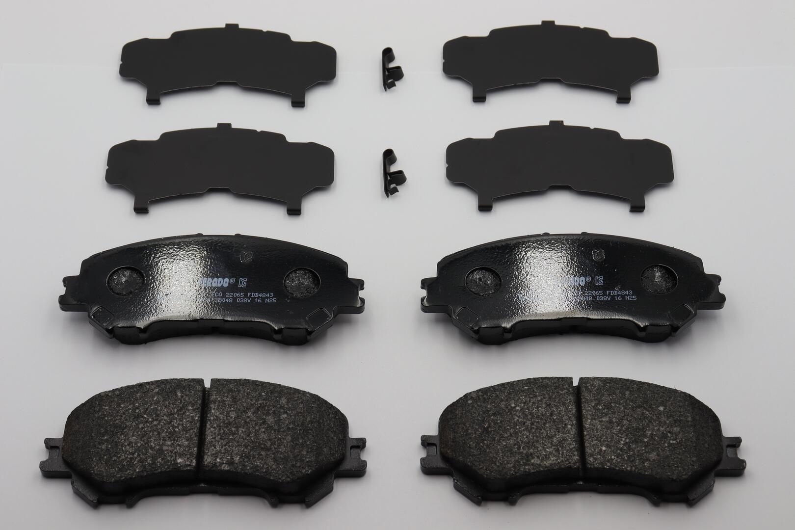 Pastiglie freno anteriori Ferodo FDB4843 kit 4 pezzi R90 homologated sistema AKEBONO segnalatore acustico usura